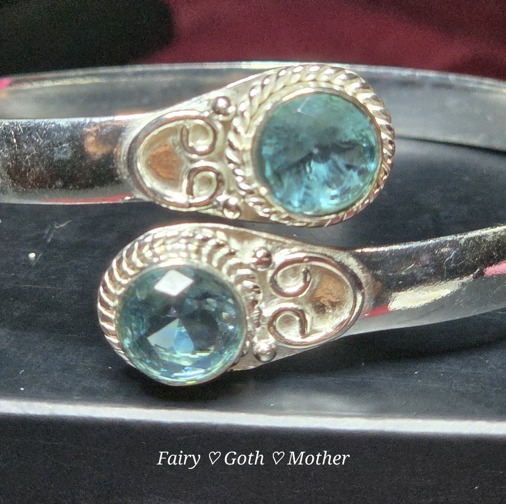Gorgeous Bali Sterling Silver & Blue Topaz Open Cuff Bracelet - Picture 4 of 8